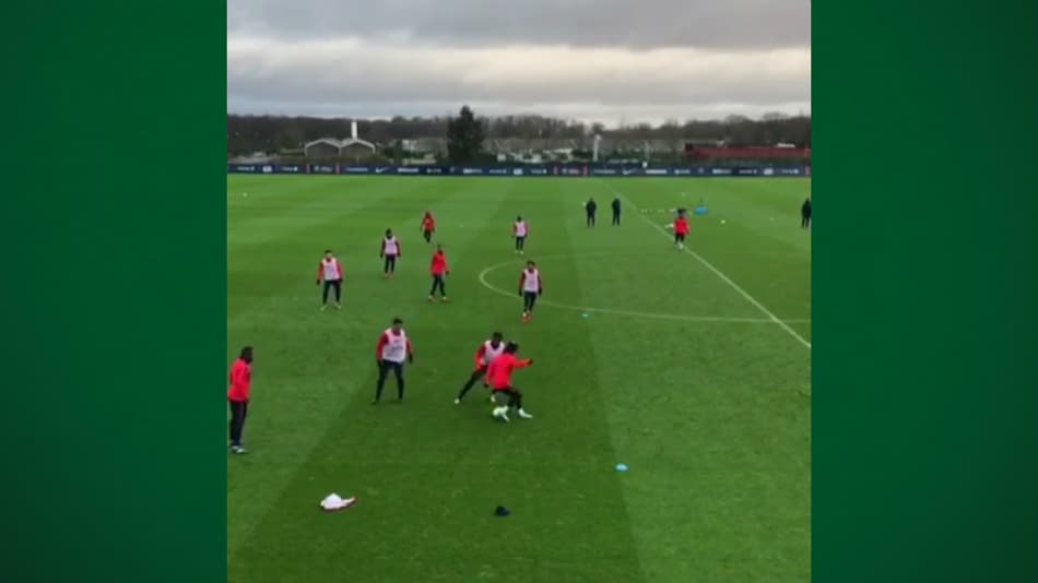 Neymar dá caneta desconcertante em treino do PSG; assista!
