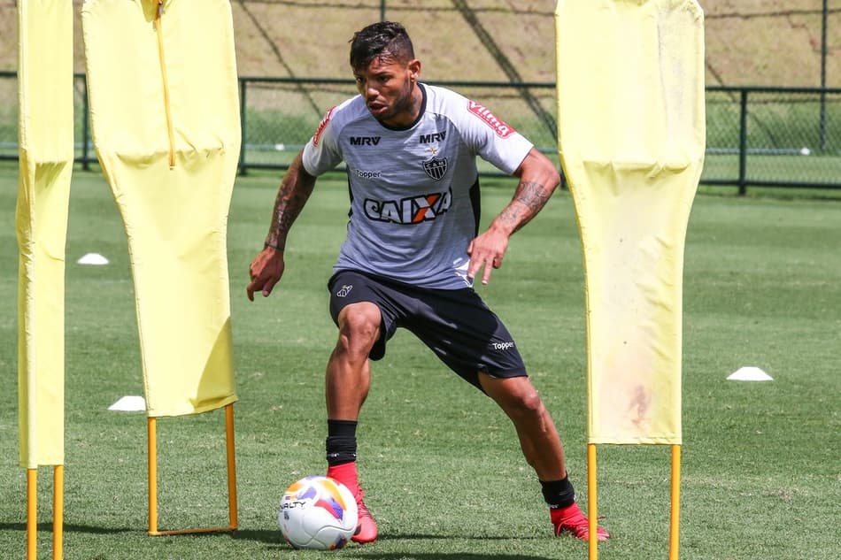 Coritiba atravessa o Paraná e pode fechar com atacante do Atlético-MG