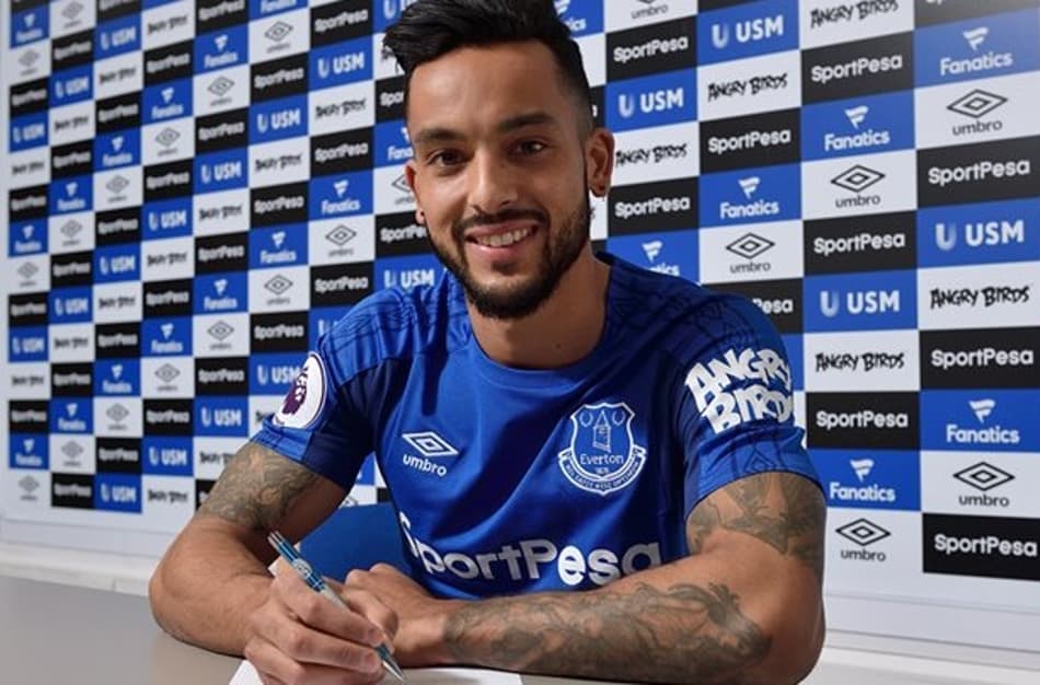 Após 12 anos no Arsenal, Walcott assina com o Everton até 2021