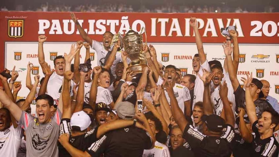 Processos na Justiça e Vladimir titular: Santos vive 'déjà-vu' campeão