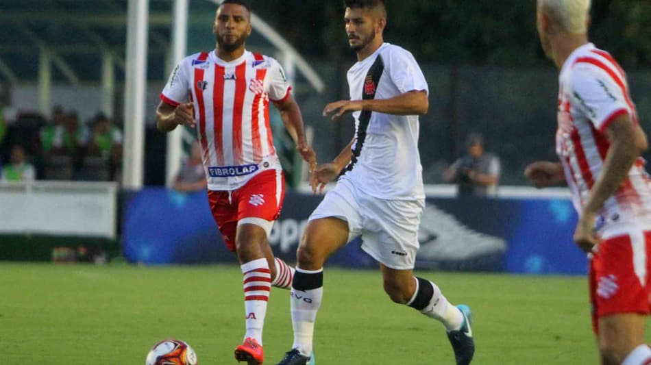 Vasco 0 x 2 Bangu: as imagens da partida na Colina