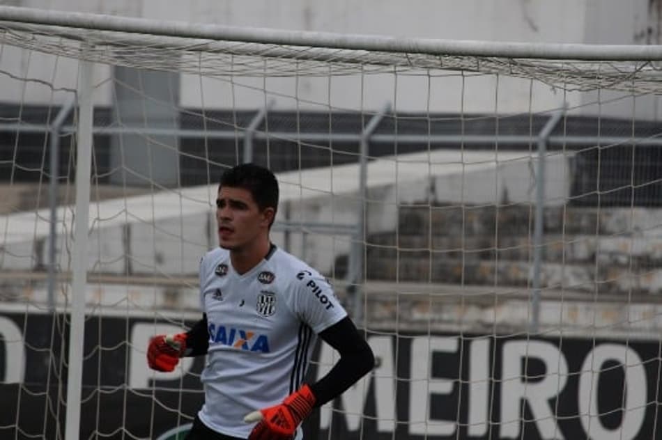 Marciel e Vinicius Silvestre são apresentados na Ponte Preta