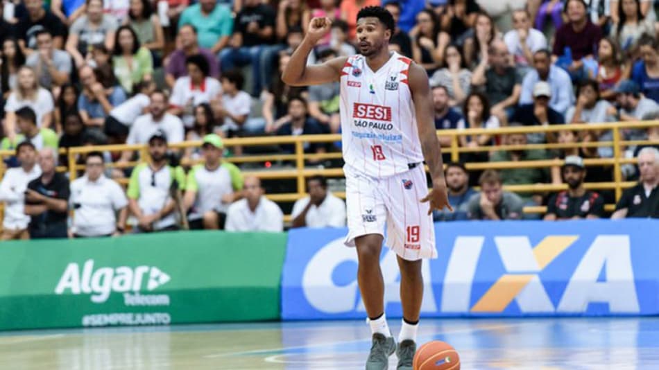 Warriors ainda não discute retorno de Leandrinho às quadras