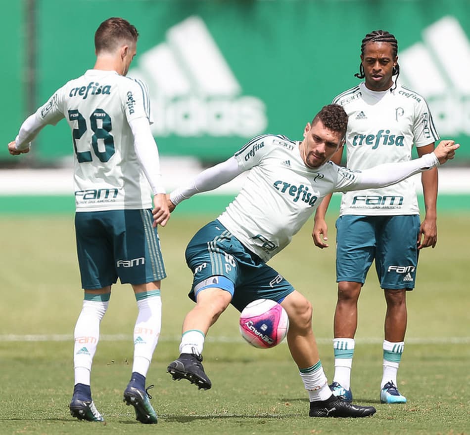 Desfalque na sexta, Keno participa de treino antes da viagem no Palmeiras