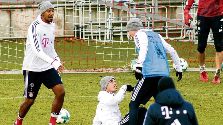 James se desentende com companheiro em treino do Bayern de Munique