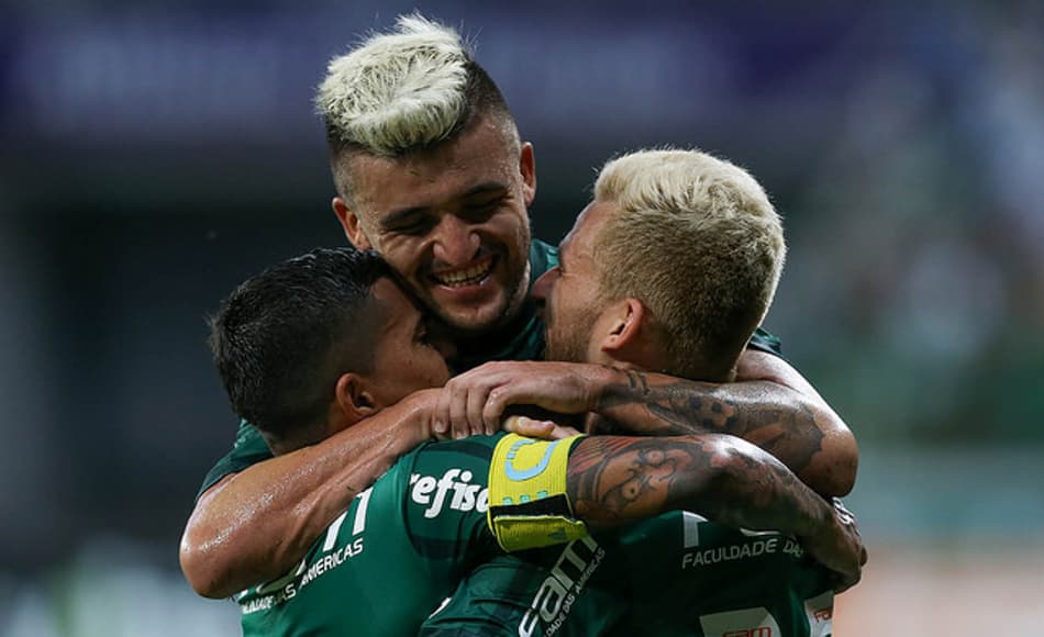 Com boa reestreia, Victor Luis negocia novo contrato no Palmeiras