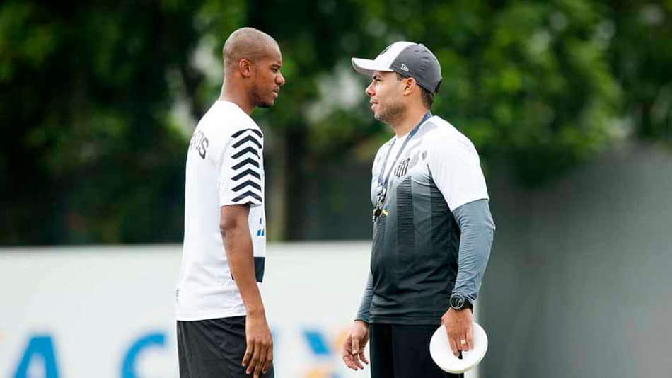 Santos treina com Alison e Copete e pode ter mudanças na quarta-feira