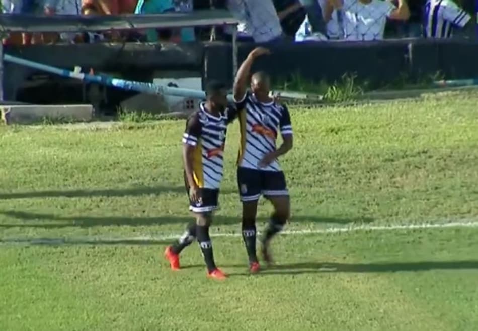 Central vence o Náutico e chega a liderança do Campeonato Pernambucano