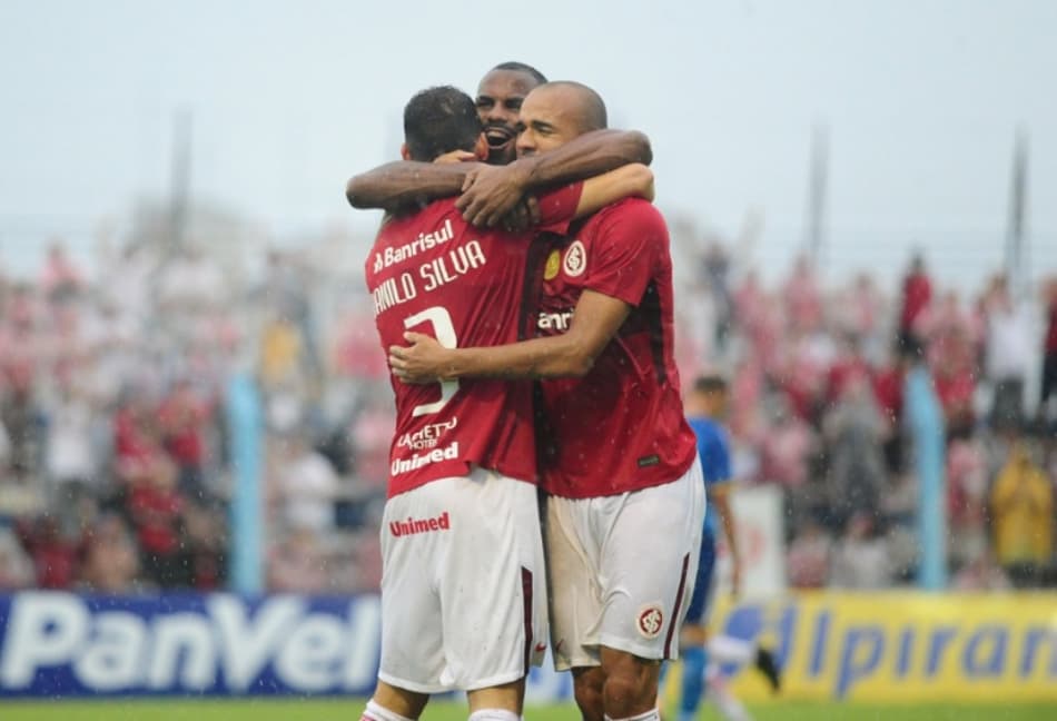 Zagueiro Thales dedica primeiro gol pelo Internacional ao pai