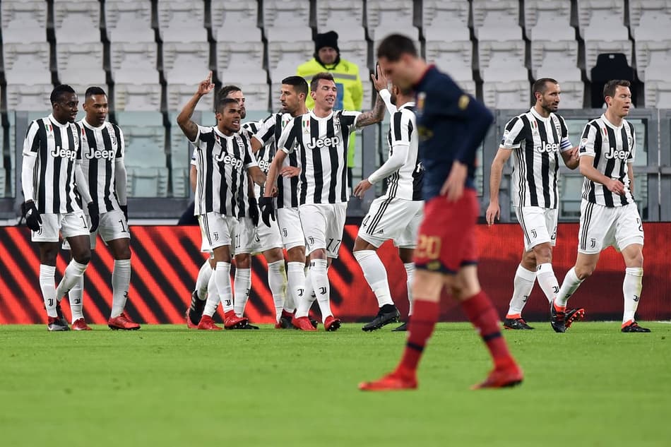 Douglas Costa marca e garante mais uma vitória da Juventus no Italiano