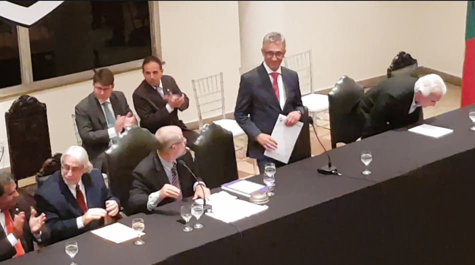 Vasco entra com ação a ex-VP que acusou Campello de desvio financeiro