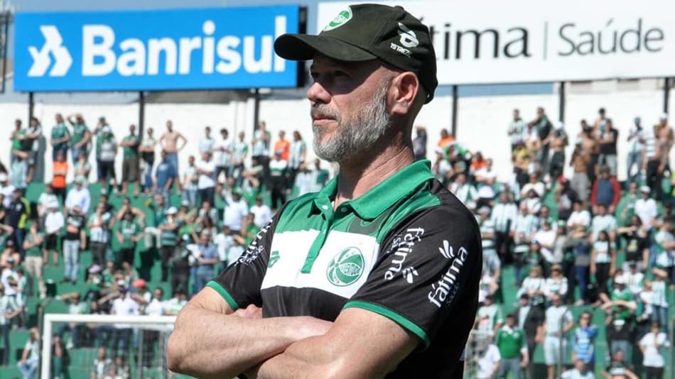 Antônio Carlos Zago deixa o comando do Juventude