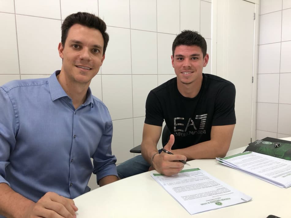 Chapecoense acerta com o lateral Vincius Freitas, ex-Lazio e AEK