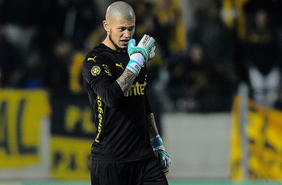 Ex-goleiro do Peñarol chega a clube paraguaio com a benção de Chilavert