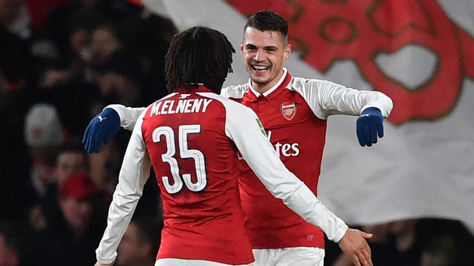 Arsenal vence de virada, elimina o Chelsea e vai à final da Copa da Liga