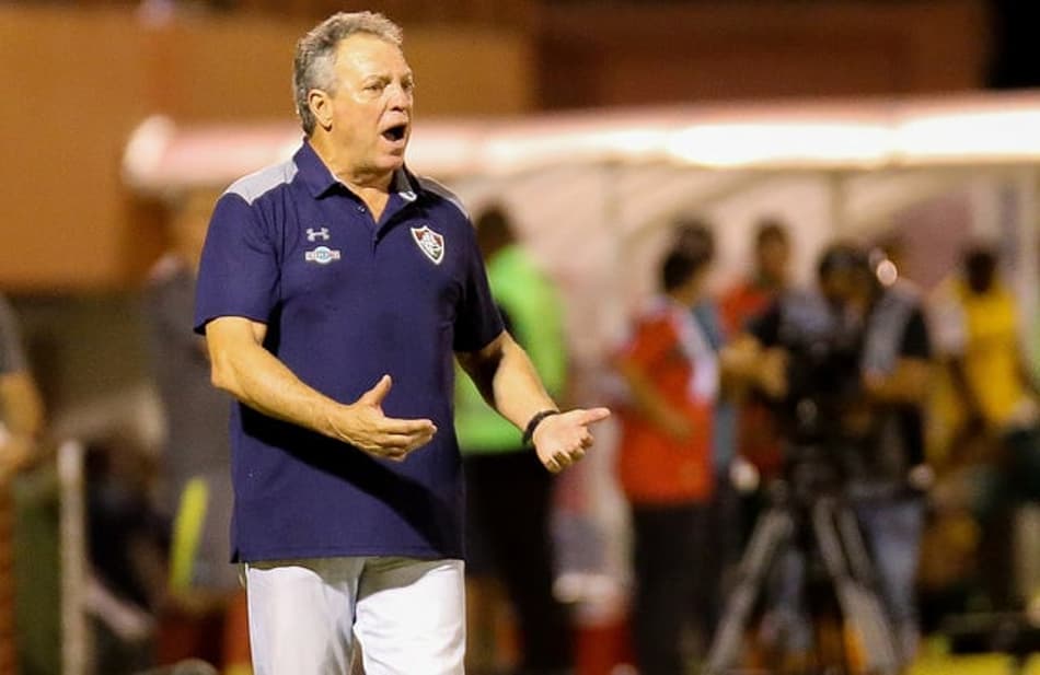 Abel diz que faltou malandragem, mas vitória deixa equipe mais leve