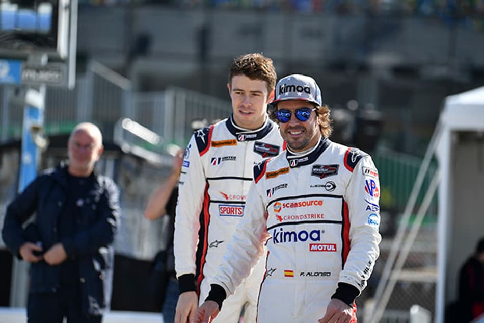 Sem dar prazo, Fernando Alonso cogita teste e corrida na NASCAR