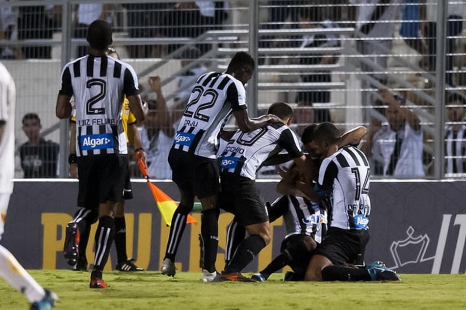Vecchio exalta maturidade de Rodrygo e pede Santos mais coletivo