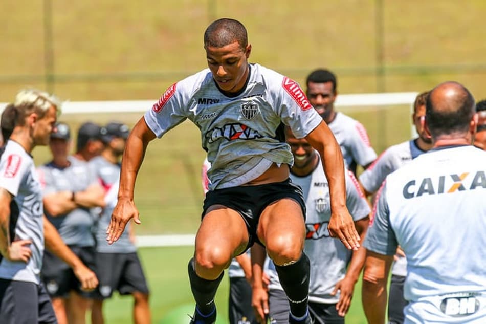 Após terceira cirurgia, Lucas Cândido está perto de retorno ao Atlético-MG