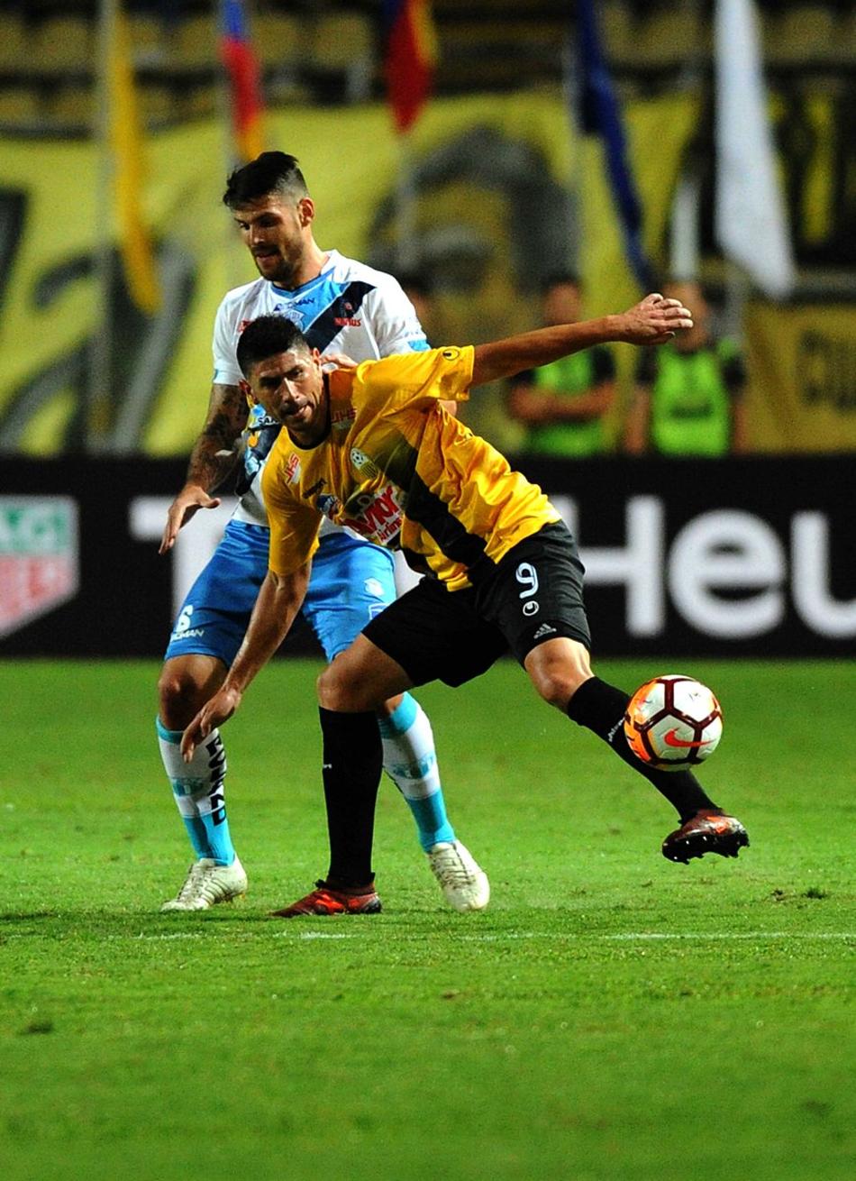 Deportivo Táchira empata em casa e segue na Libertadores