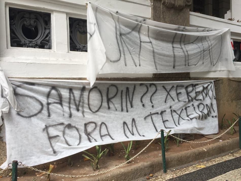 Tricolores protestam nas Laranjeiras: ‘Devolvam nosso Fluminense’