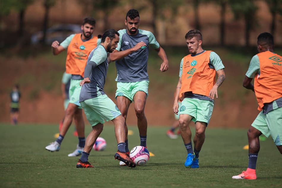 Márcio Araújo é relacionado na Chapecoense para partida contra o Joinville