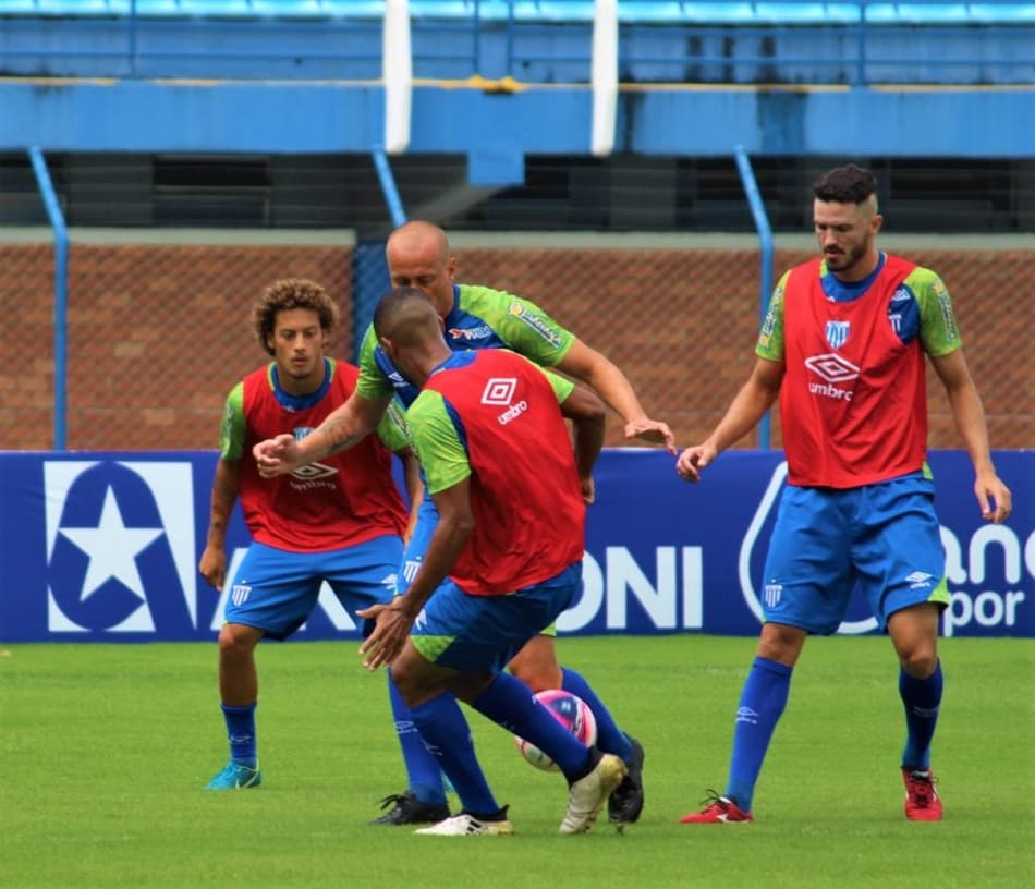 Técnico do Avaí relaciona 21 jogadores para clássico com Figueirense