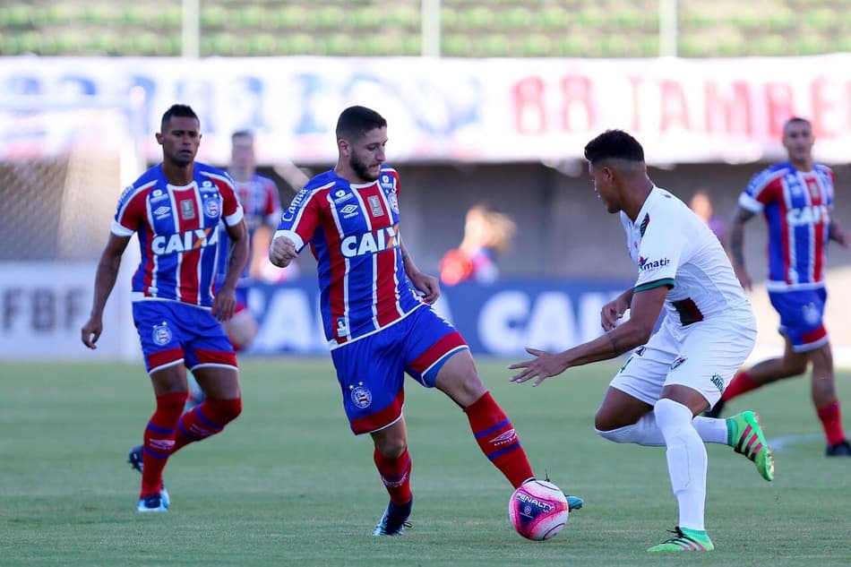 Com um jogador a mais, Bahia fica no empate com Fluminense de Feira