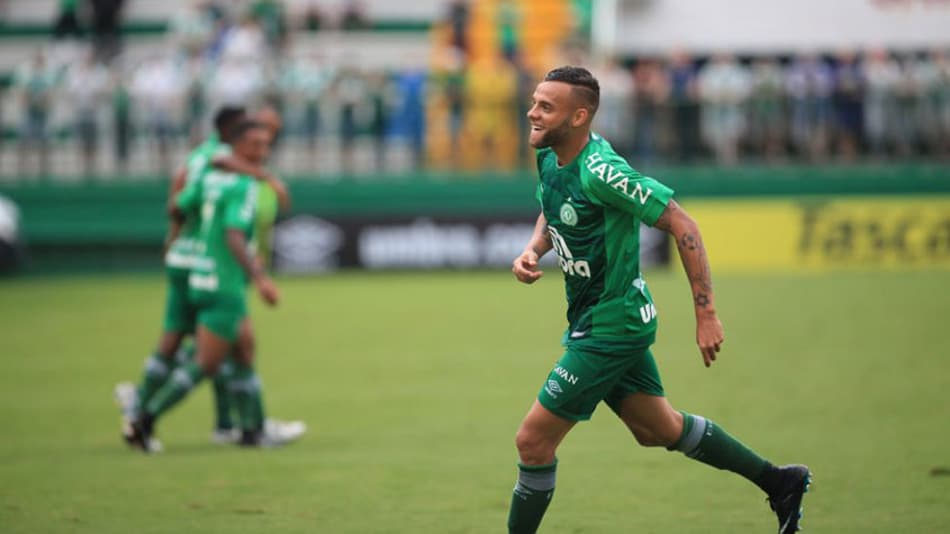 Canteros e Guilherme são destaques na reapresentação da Chapecoense