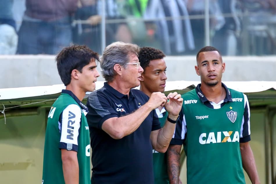 Oswaldo de Oliveira reavalia planejamento do Atlético-MG