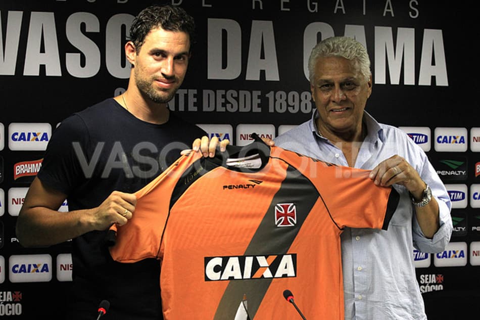 Martin completa 200 jogos pelo Vasco nesta quarta. Relembre a trajetória em 20 fotos
