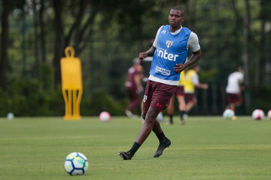 Maicosuel desembarca em Porto Alegre para assinar com o Grêmio: "É uma nova fase"