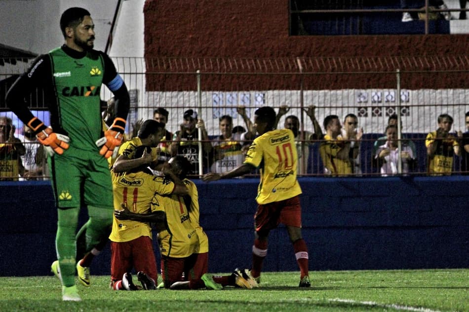 Criciúma tropeça e cai para a zona de rebaixamento do Campeonato Catarinense