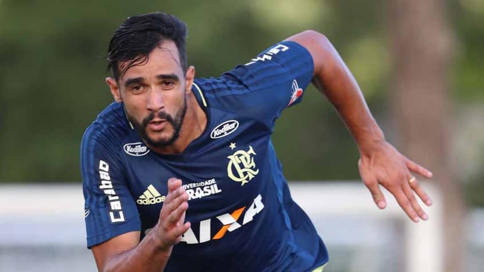 Dourado comenta reencontro com Flu e pressão de atuar pelo Flamengo