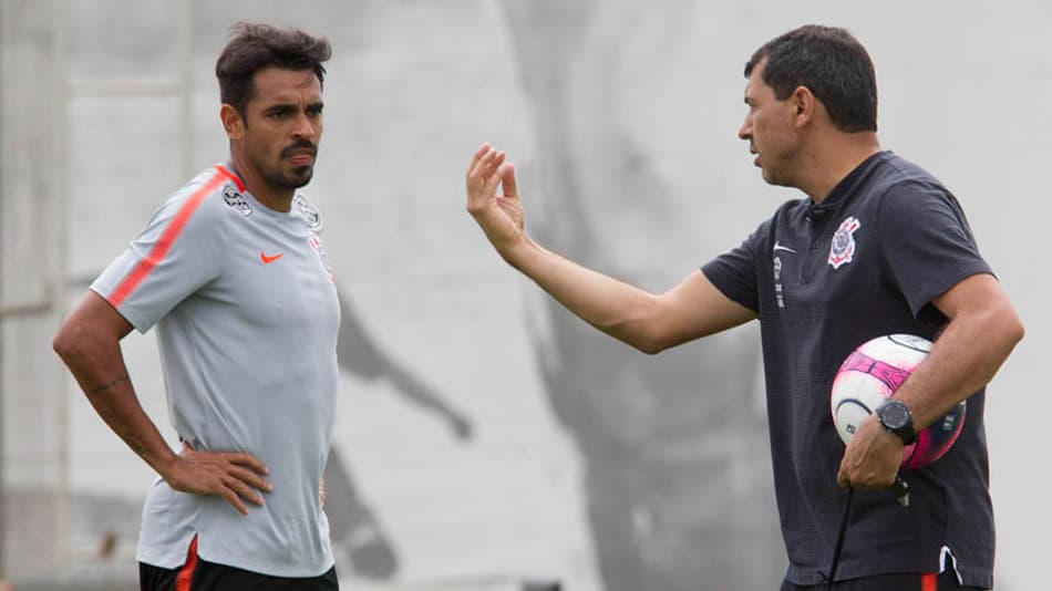 Júnior Dutra ganha vaga de Kazim no Corinthians; veja escalação