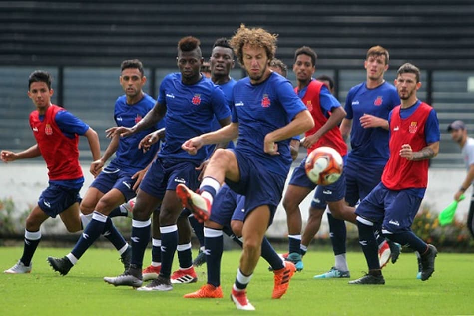 Vencer e secar: ainda com chances de classificação, Vasco recebe o Voltaço