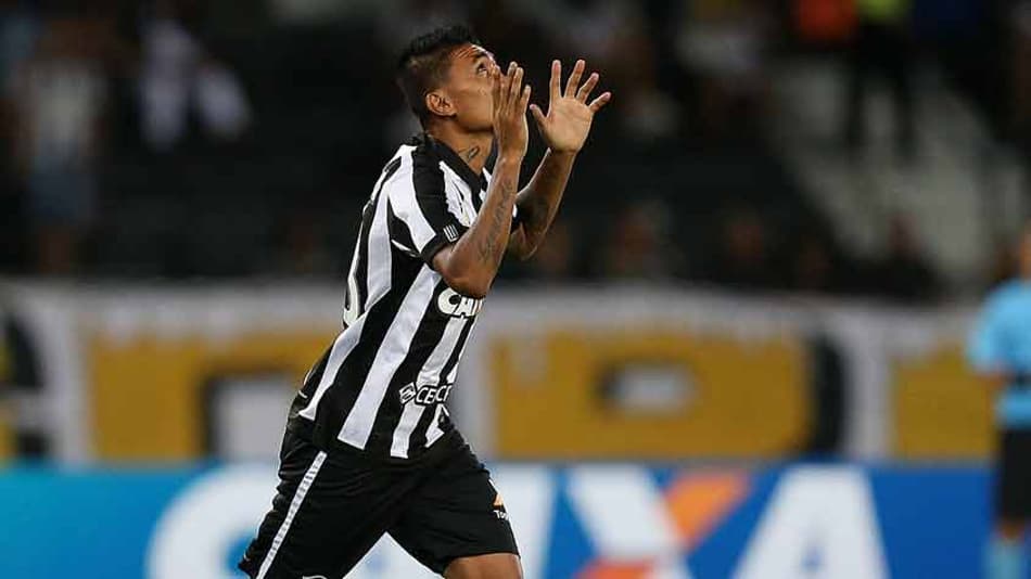 Elogios de Paquetá e gol contra todos os rivais: Kieza pega o Fla com moral