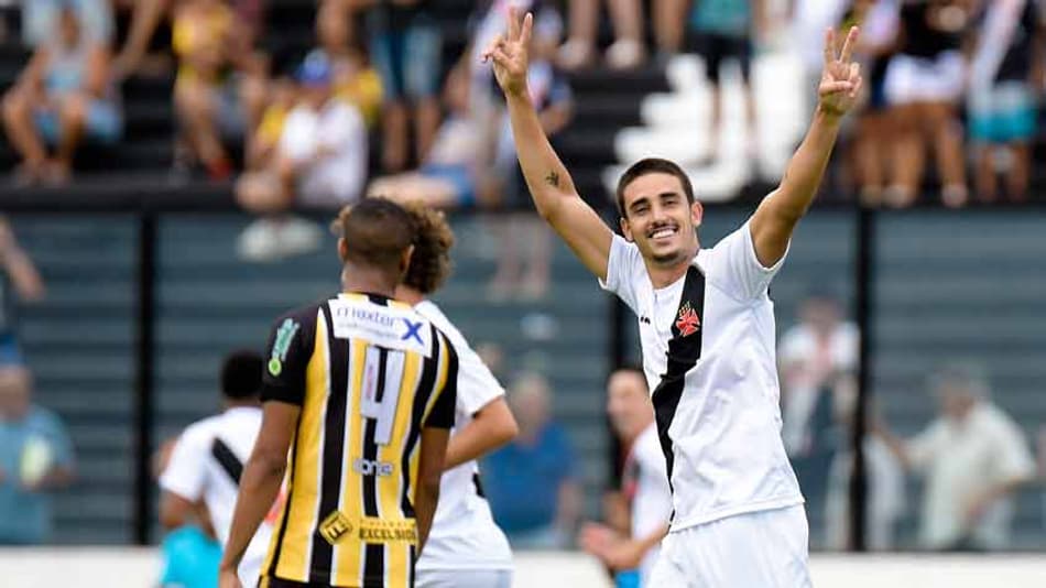 Zé Ricardo aprova: Thiago Galhardo aproveita brecha criada pela saída de Nenê