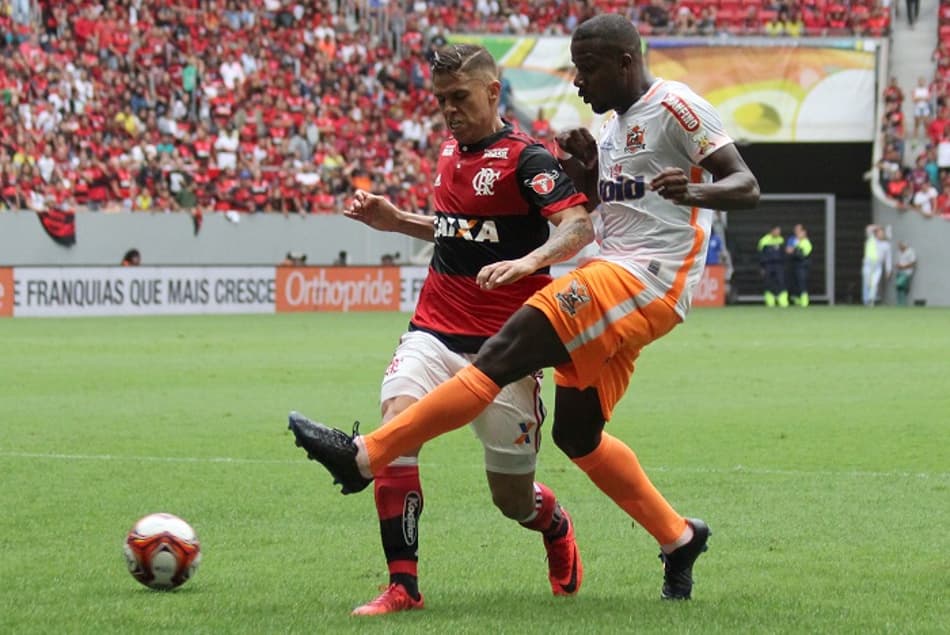 Flamengo ultrapassa a marca dos 100 desarmes na temporada