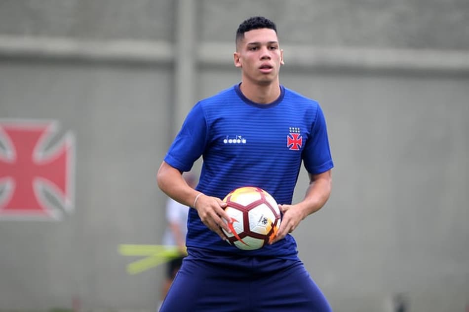 Vasco acerta venda de Paulinho à Europa, a maior da história do clube