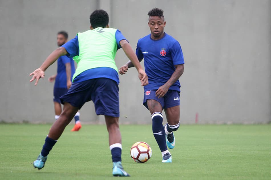 Paulo Vitor valoriza trabalho de Zé Ricardo para aprimorar finalizações
