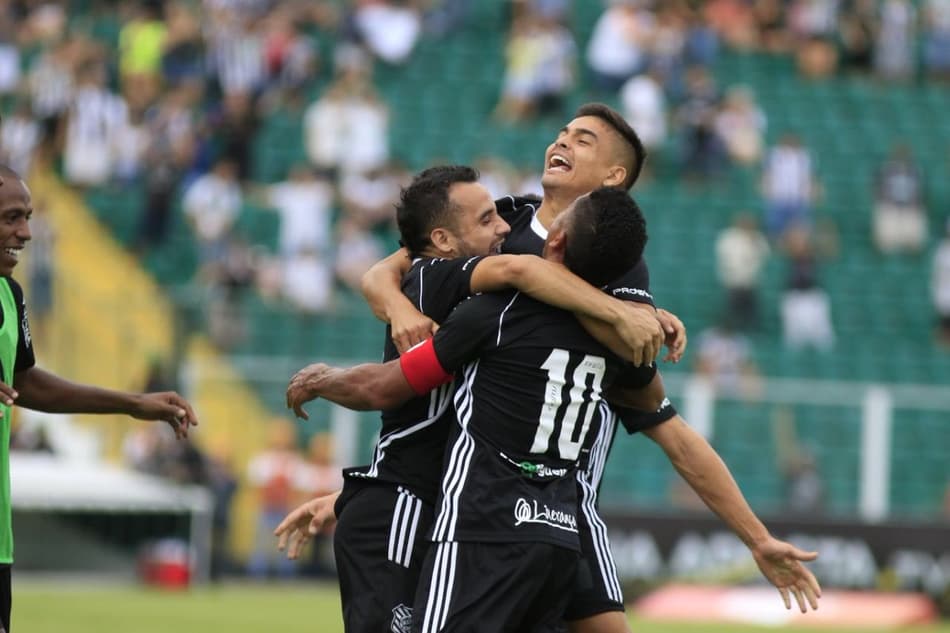 Milton Cruz comemora rendimento da equipe no início da temporada