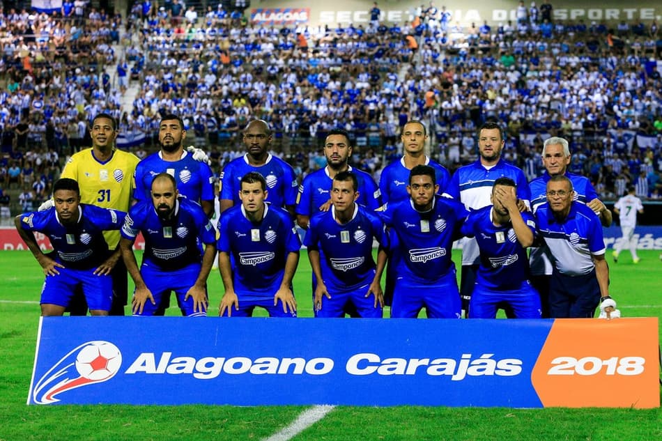 Com paralisação e defesa de pênalti, CSA empata e avança na Copa do Brasil