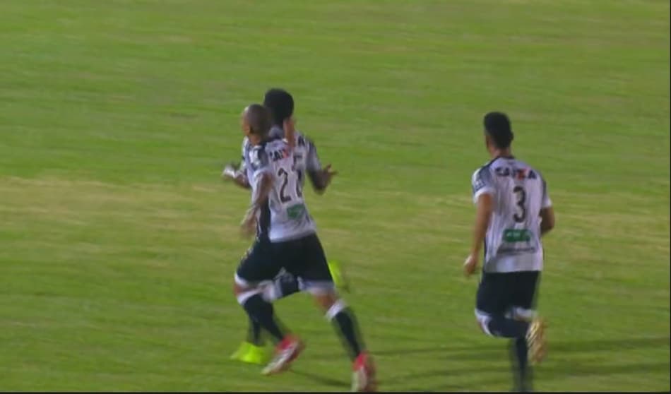 Com golaço de Rafael Carioca, Ceará derrota o Brusque e avança na Copa do Brasil