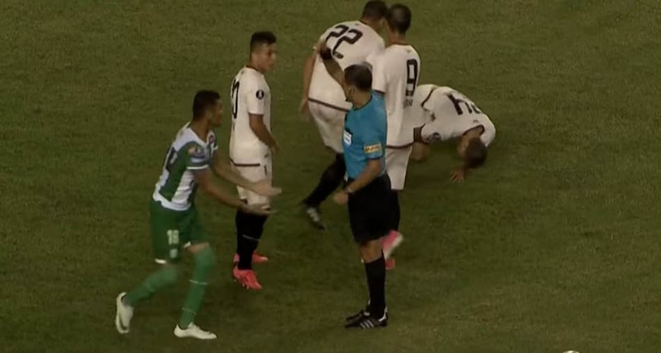 Yasmani Duk é suspenso pela Conmebol e será desfalque para o Oriente Petrolero