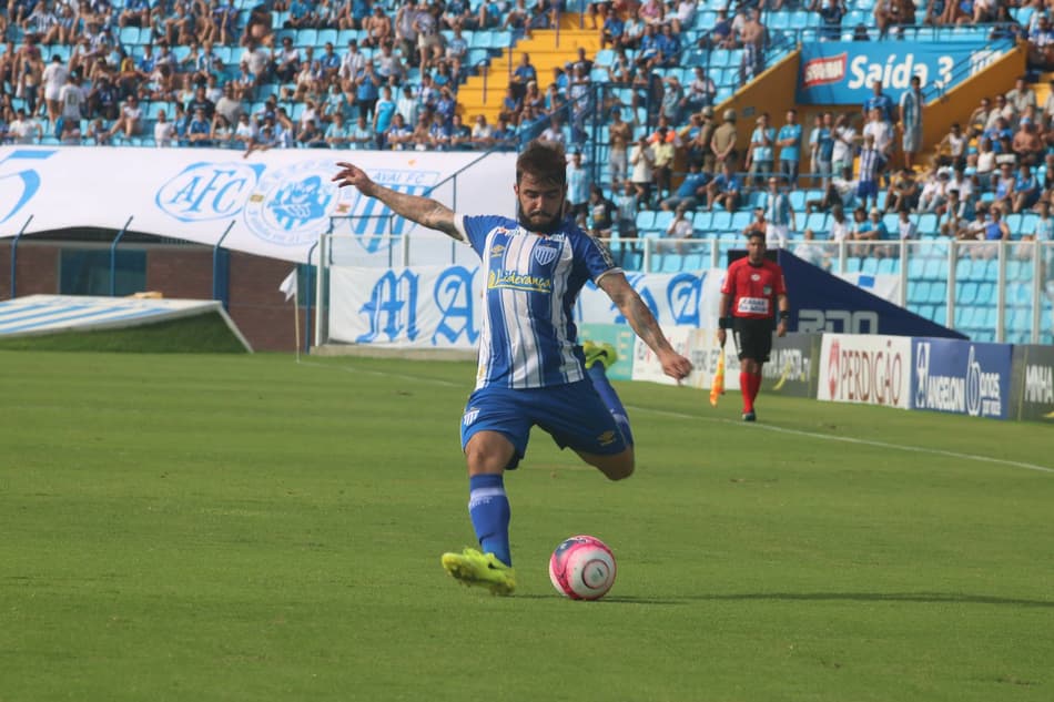 João Paulo revela segredo para boa fase do Avaí: ‘União de todos no clube’