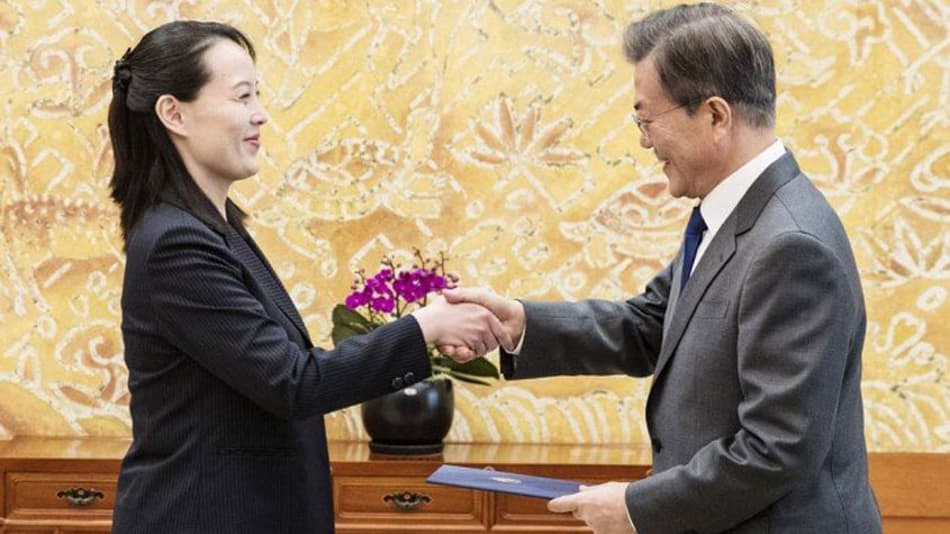 Kim Yo Jong, irmã de Kim Jong-un, com Moon Jae-in, presidente da Coréia do Sul