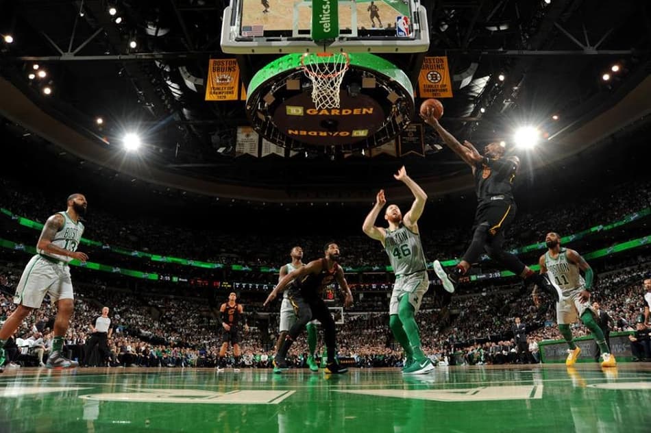 Em jogo de estreias e cerimônia de aposentadoria, Cavs atropela Celtics