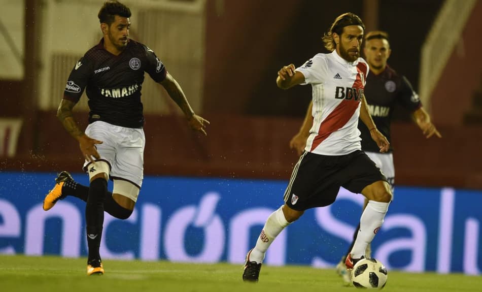 Jogando em casa, Lanús vence o River Plate no La Fortaleza
