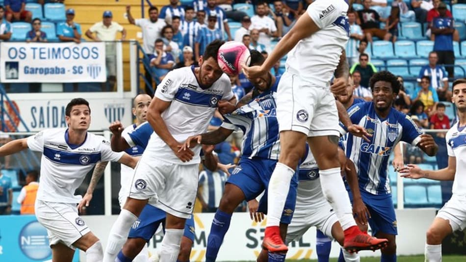 Com ajuda de gol contra, Avaí empata com o Tubarão, na Ressacada